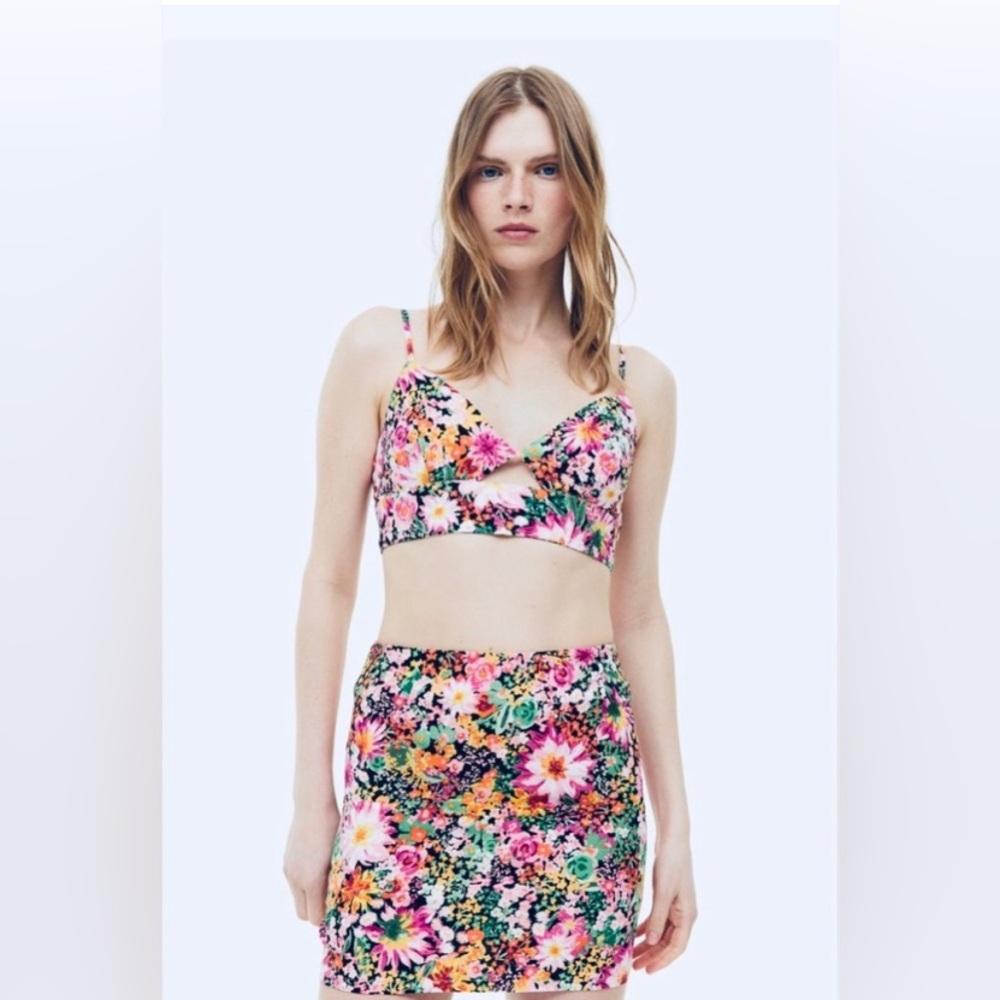 H&M | Two piece flower power vacay set size S & 6